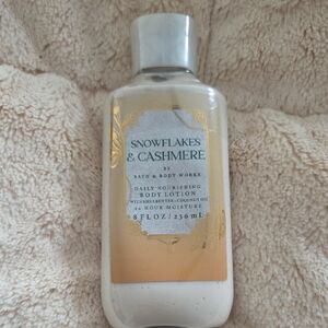 Bath & Body Works Snowflakes & Cashmere Body Lotion - Cream